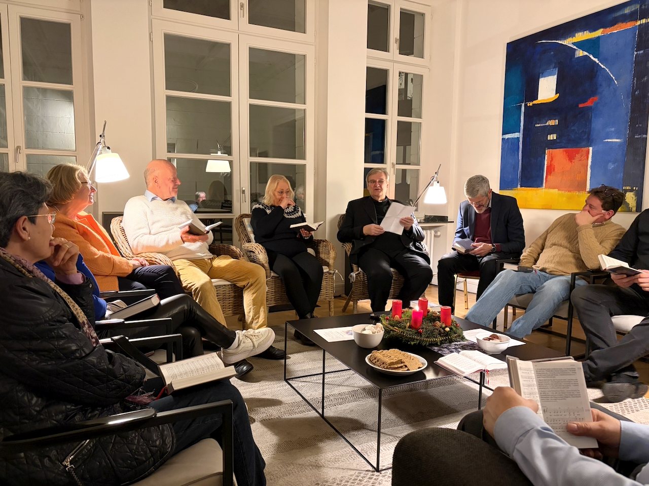 Lesung im Advent mit Gästen im Wohnzimmer des Hauses